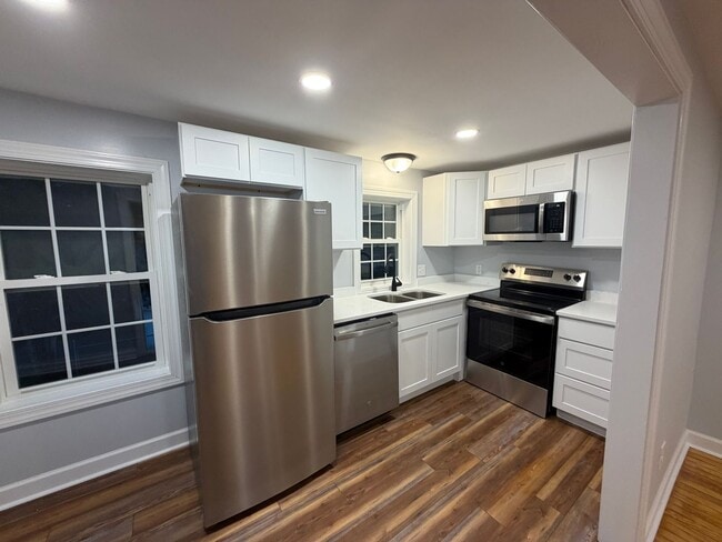 Building Photo - 1611 St Andrew St