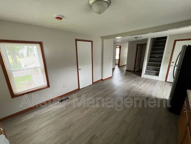 Building Photo - 825 W Highland Ave