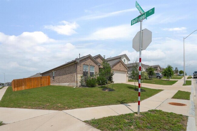 Building Photo - 205 Bethpage Dr