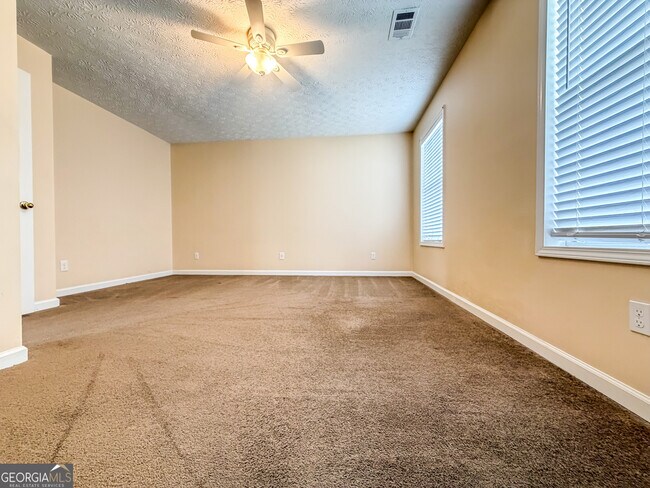 Building Photo - 2711 Highland Ridge NW