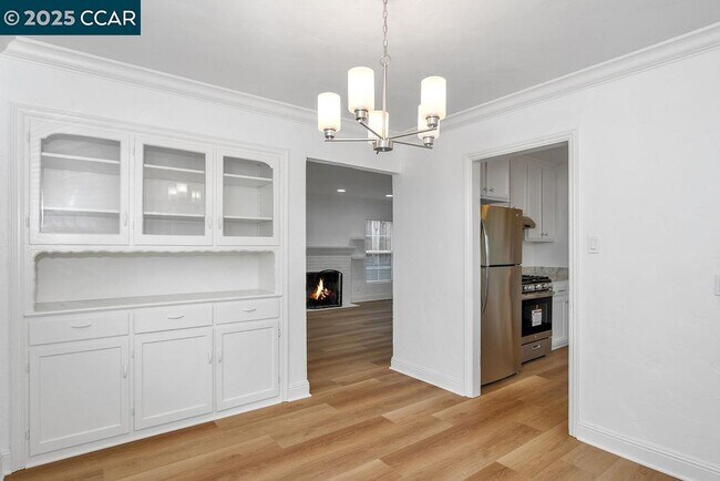 Building Photo - 1830 Pine St