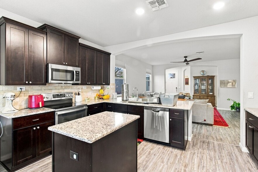 Building Photo - 2026 Oedipus Dr