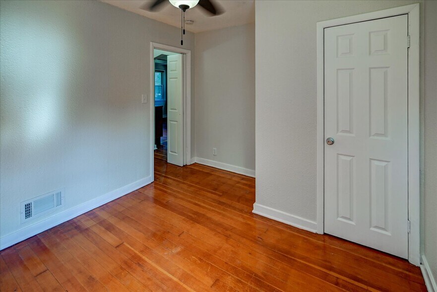 Building Photo - 1404 Wyldhaven Ave