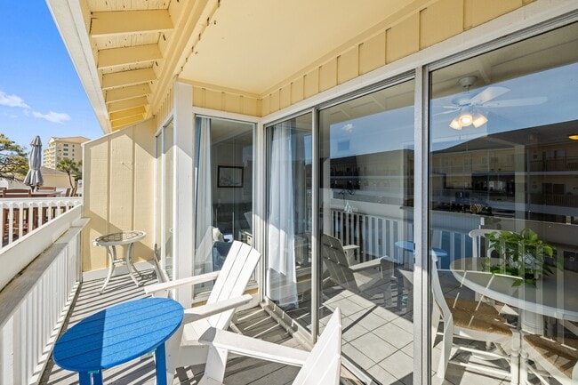 Building Photo - 775 Gulf Shore Dr