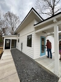 Building Photo - 419 W Corbin St