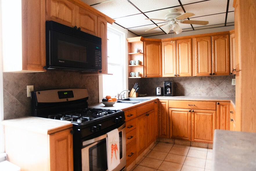 Building Photo - 119 Sherwood St