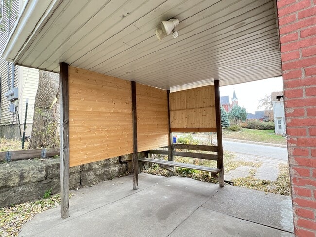 Building Photo - 621 E 24th St