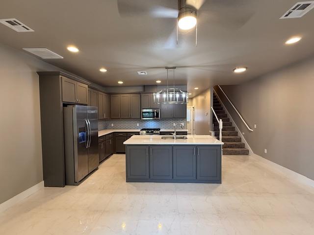 Building Photo - 600 Abadan Dr