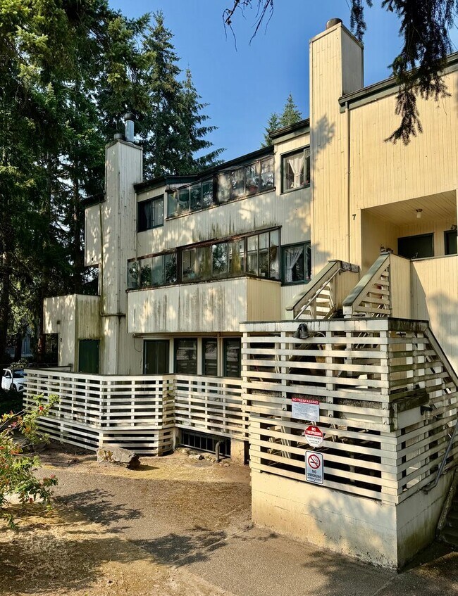 Building Photo - 1017 156th Ave NE
