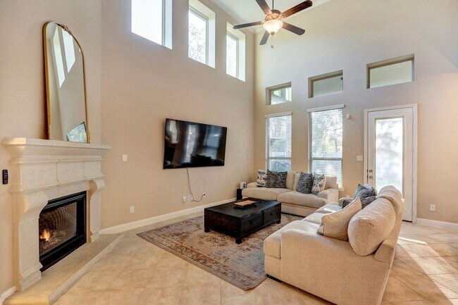 Building Photo - 18418 Hounds Lake Dr