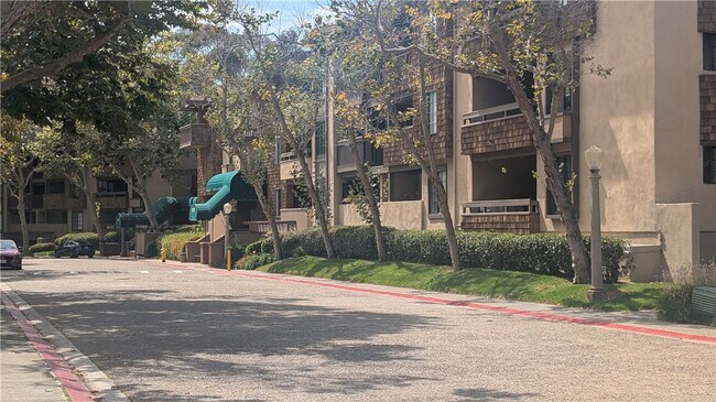 Building Photo - 8860 Villa La Jolla Dr