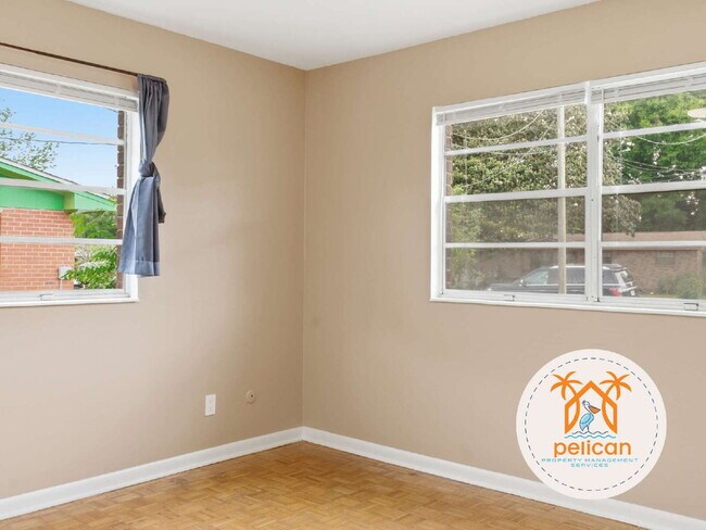 Building Photo - 4-Bedroom Home in a Prime Pensacola Location