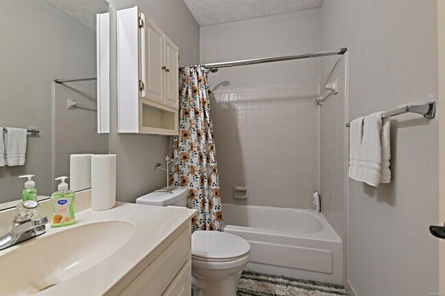 Building Photo - 905 Running Brook Dr