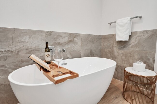 Building Photo - 1053 Glenn Ave