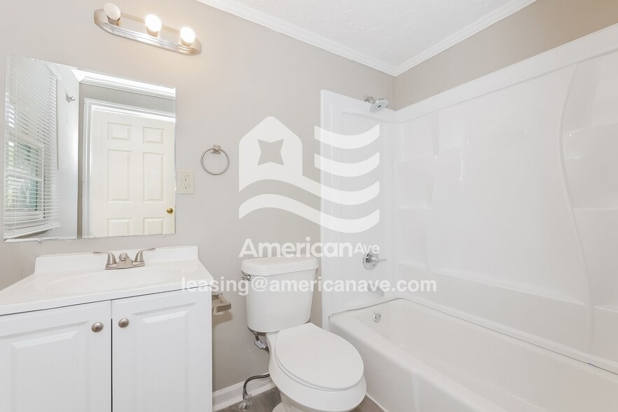 Building Photo - 5434 Lake Dr