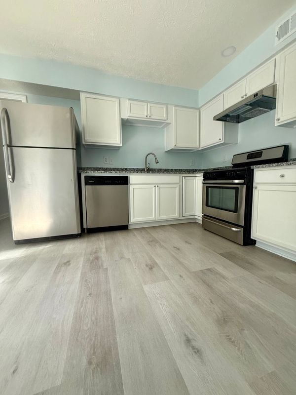 Building Photo - 5075 Forest Downs Ln
