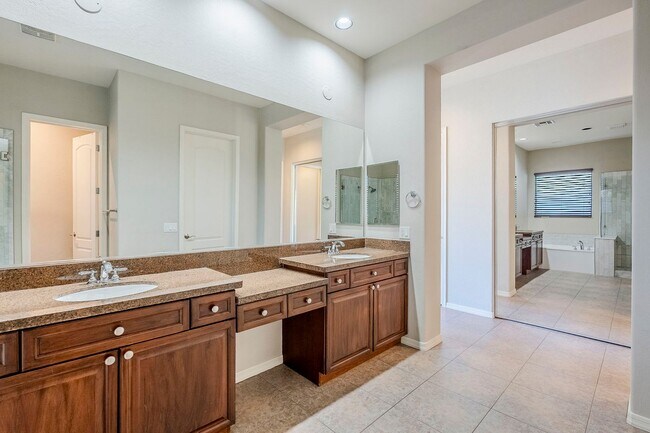 Building Photo - Stunning 4 bed 2.5 bath home with pool, in...