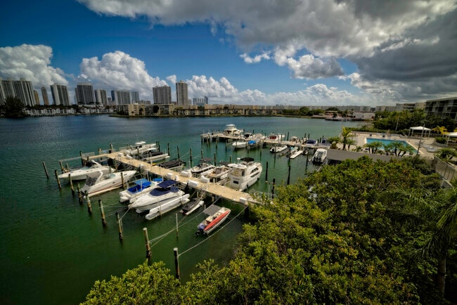 Building Photo - 18081 Biscayne Blvd