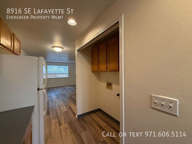 Building Photo - 8916 SE Lafayette St