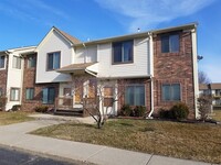 Building Photo - 2 Bedroom Upper Condo, Condo has Raised Ce...