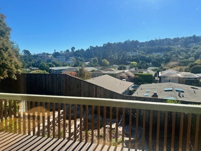 Building Photo - 880 Larkspur Dr