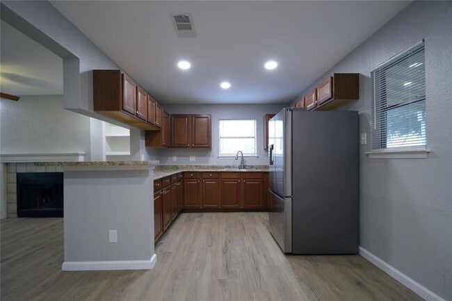 Building Photo - 3007 W Slaughter Ln