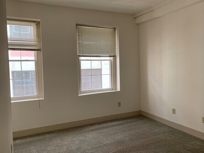 Interior Photo - Cheroot
