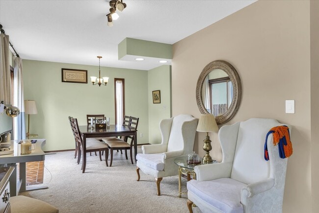 Building Photo - 1 Lyndhurst Village Ct