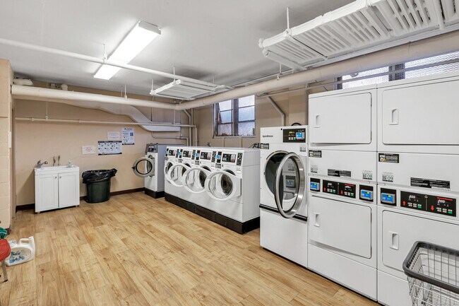 Building Photo - 25 Cartright St