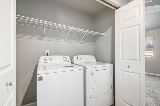 Building Photo - 2214 Macatawa Ln