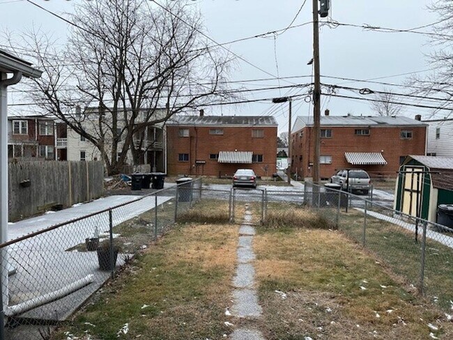 Building Photo - Harrisburg School District 2 Bedroom 1 Bat...