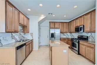 Building Photo - 665 Calamus Palm Pl