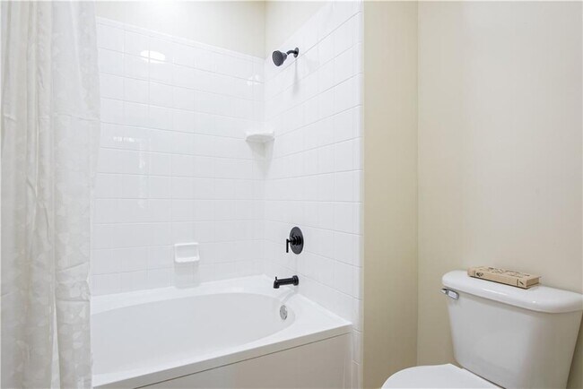 Building Photo - 1402 Markan Dr NE