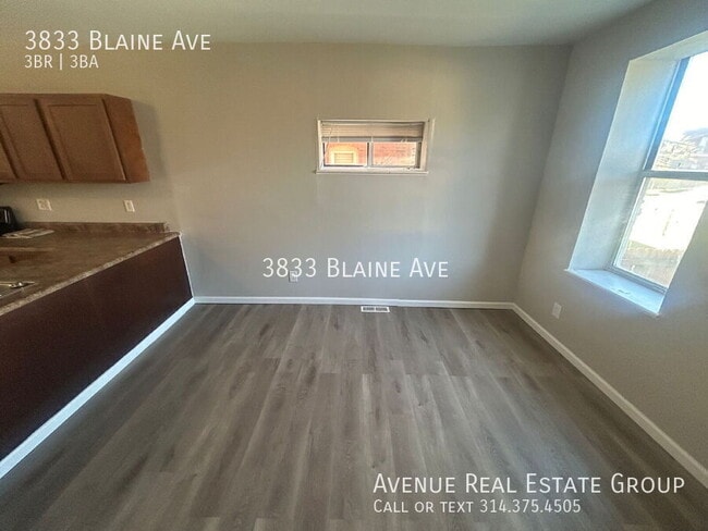 Building Photo - 3833 Blaine Ave