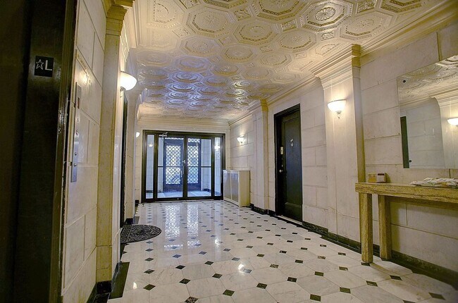 Building Photo - 315 W 102nd St