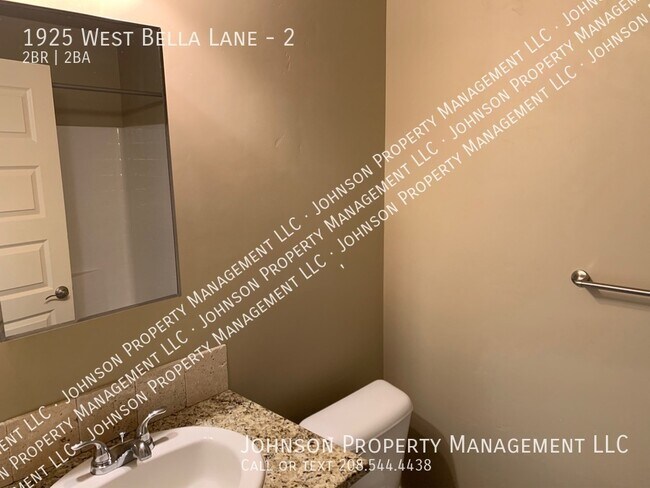 Building Photo - 1925 W Bella Ln