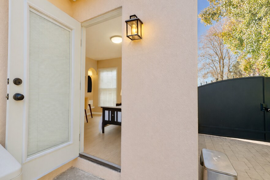 Building Photo - 10443 Califa St