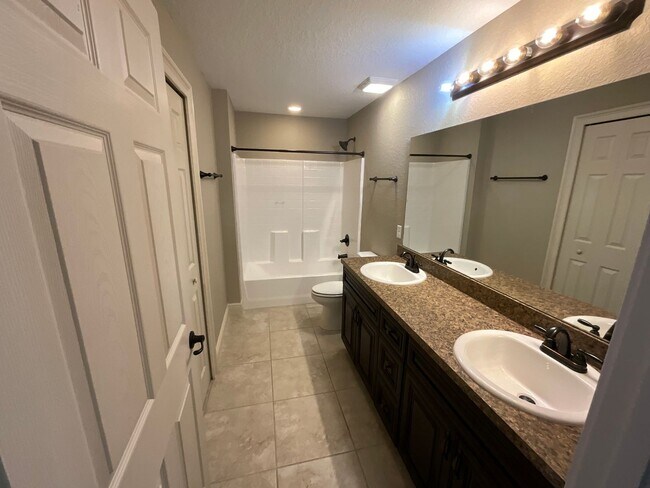 Building Photo - 455 Marion Oaks Ln