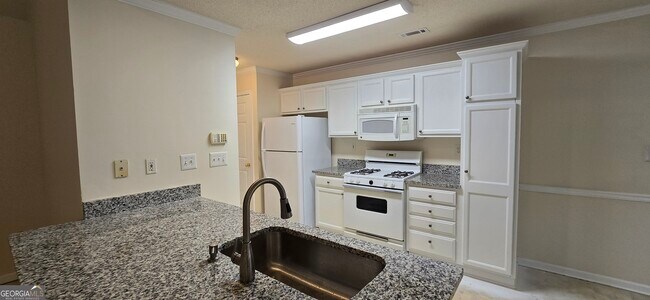 Building Photo - 2 Mill Ridge Pl