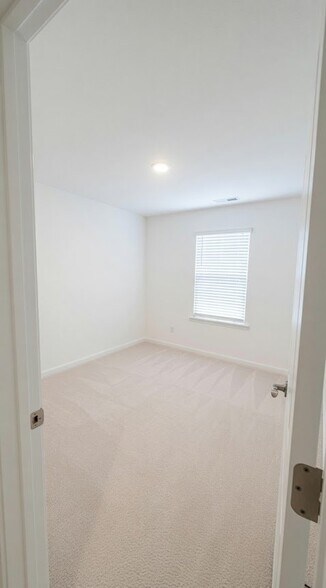 Building Photo - 5531 Hydrangea St