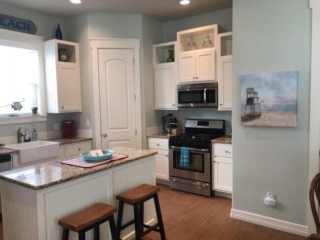 Building Photo - 104 Sailhouse