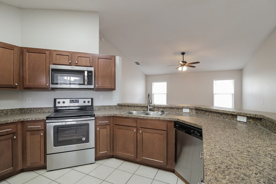 Building Photo - 2833 Picadilly Cir