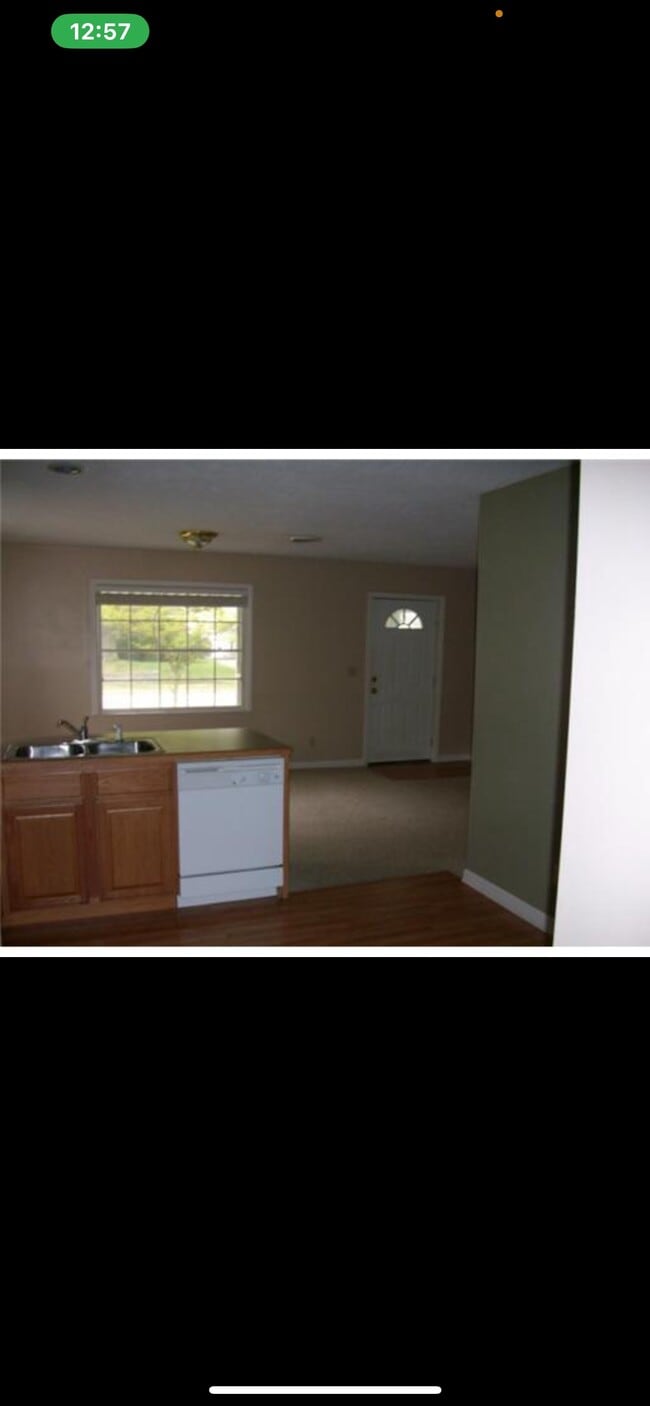 Building Photo - 125 E Rouse St