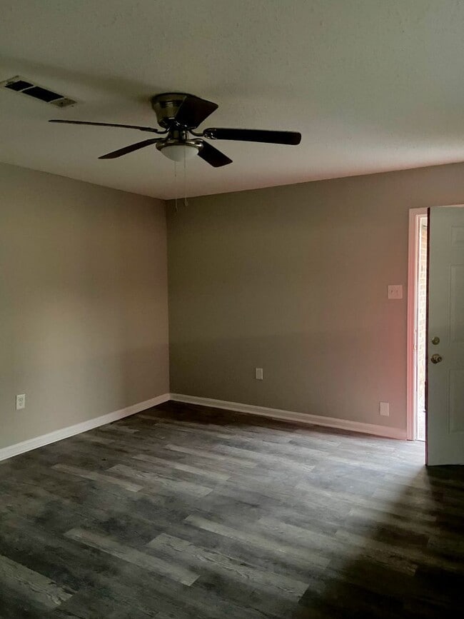 Building Photo - 8520 - 8522