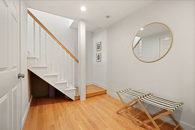 Building Photo - 85 E Cottage St