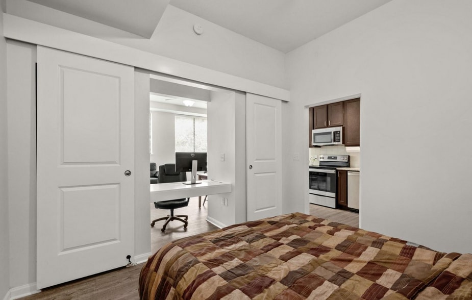 Building Photo - 100 E Washington St