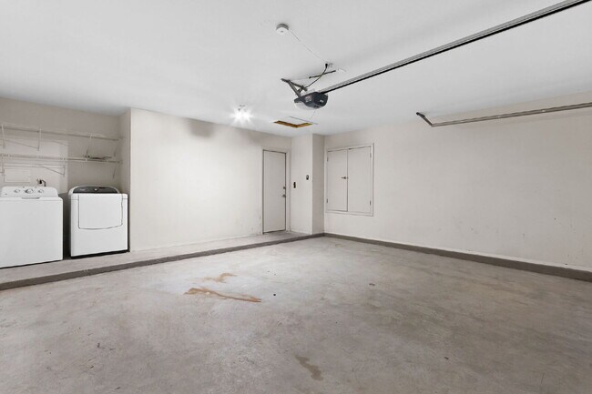 Building Photo - "Charming 3-Bed, 2-Bath Oasis on Dust Storm Lane – Spacious 1,596 Sq Ft Home in El Paso!"