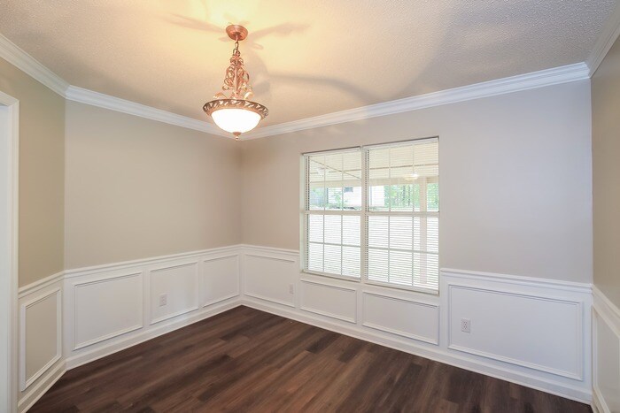 Building Photo - 4728 Waltons Cir