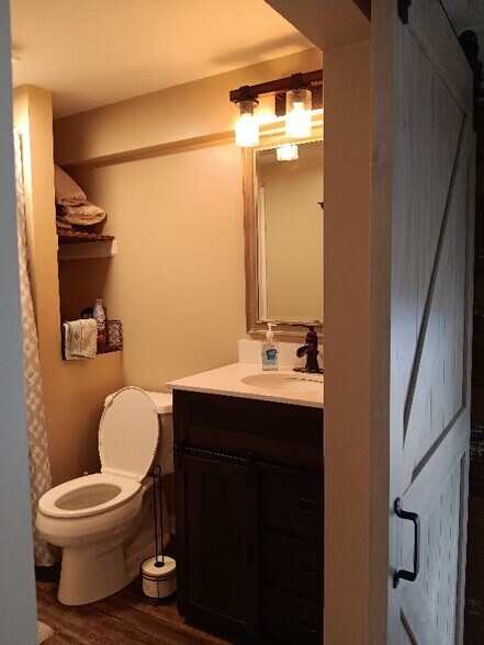 Building Photo - 5824 Pine Lake Dr