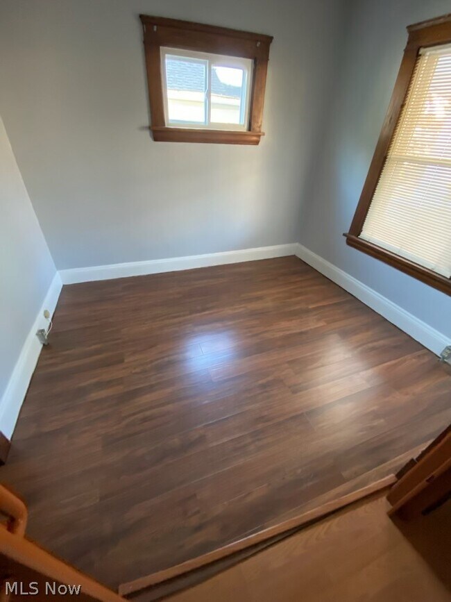 Building Photo - 14208 Kingsford Ave